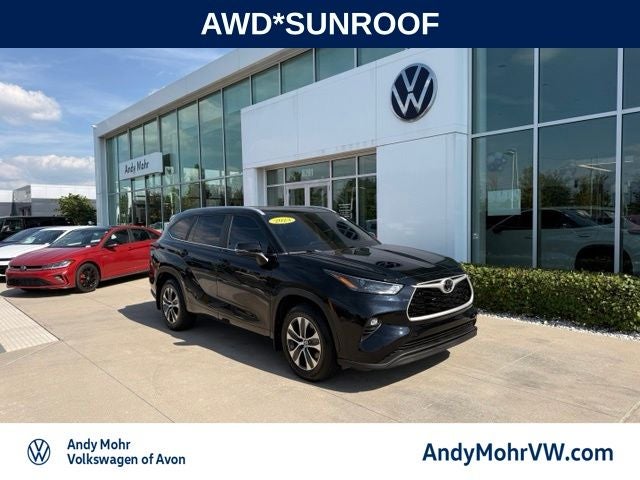 2023 Toyota Highlander XLE in Midnight Black Metallic — front three-quarter view